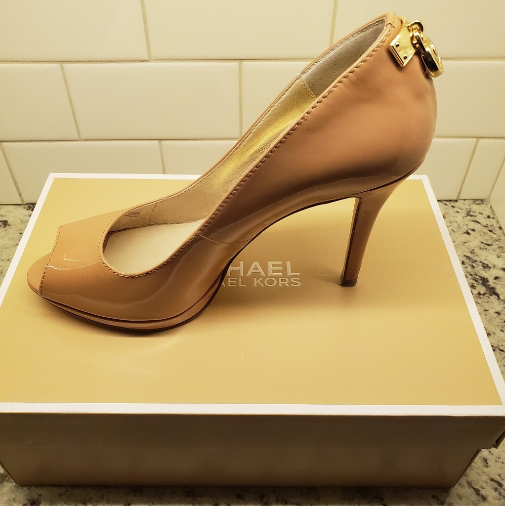 Michael Kors Hamilton Peep Toe Pump